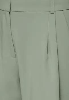 Брюки RELAXED MIT EXTRA WEITEM BEIN s.Oliver BLACK LABEL, зеленый