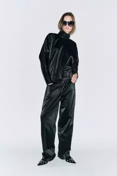 Брюки с эффектом кожи ZARA, черный