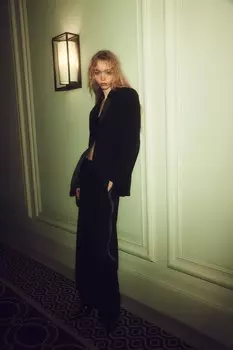 Брюки с атласной боковой отстрочкой ZARA, черный