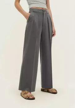 Брюки серебристого цвета Stradivarius