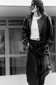 Брюки широкие из искусственной кожи ZARA, черный