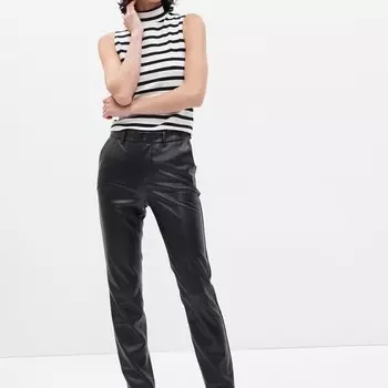 Брюки slim-fit с глянцевым эффектом Gap, черный