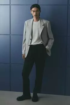 Брюки со стрелками, прямого кроя H&M, черный