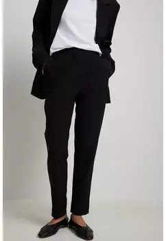 Брюки SPITZ ZULAUFENDE NA-KD, черный