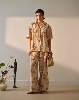 Брюки Topshop coord с низкой посадкой и цветочным узором коричневого цвета