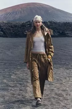 Брюки в пижамном стиле с мятким эффектом ZARA, хаки