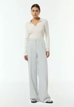 Брюки WIDE-LEG-AUS FLIESSENDEM comma, серый