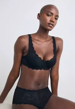 Бюстгальтер на косточках AMOURETTE Triumph, черный