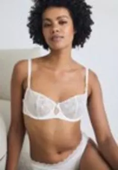 Бюстгальтер на косточках ORCHIDS HALF CUP BALCONY Chantelle, белый