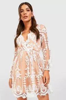 Бутиковое кружевное платье-скортине Boohoo, слоновая кость