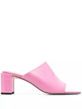 BY FAR мюли Katya с тиснением под кожу крокодила, розовый