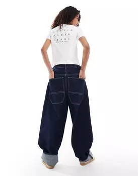 Calvin Klein Jeans – белая приталенная футболка с логотипом