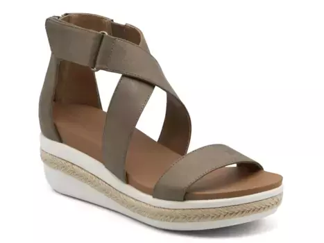 Cape May Wedge Сандалии Adrienne Vittadini, Brown Metallic