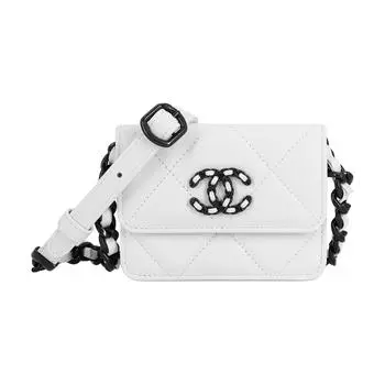 CHANEL 19 сумок из гладкой телячьей кожи и окрашенного металла. Сумка через плечо, сумка-держатель для карт, кошелек для монет. Цвет: черный, белый
