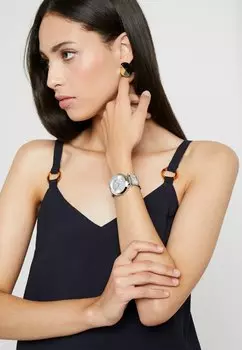 Часы Guess