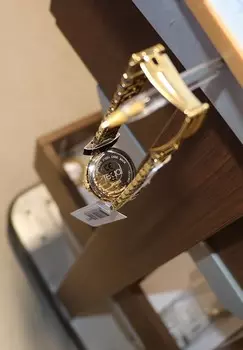 Часы Lucardi, золотого цвета