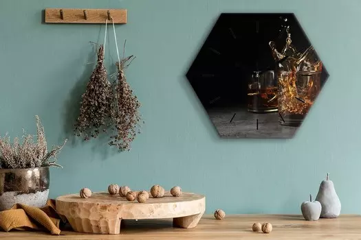 Часы шестигранные 40 см стекло бесшумные черные стрелки - стакан для виски TastyPrints