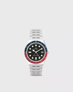 Часы Timex Q Timex Gmt, цвет black dial/silver bracelet/navy red