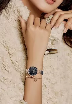 Часы Victoria Hyde