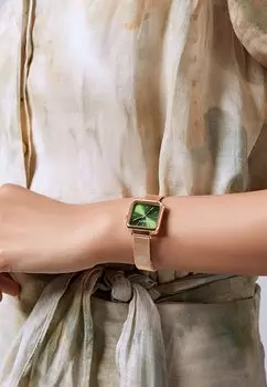 Часы Victoria Hyde