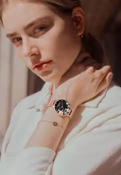 Часы Victoria Hyde, розовое золото