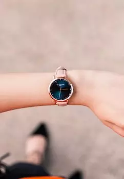 Часы Victoria Hyde, розовый