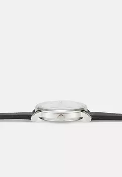 Часы Waterbury Classic Roman Dial Timex, черные