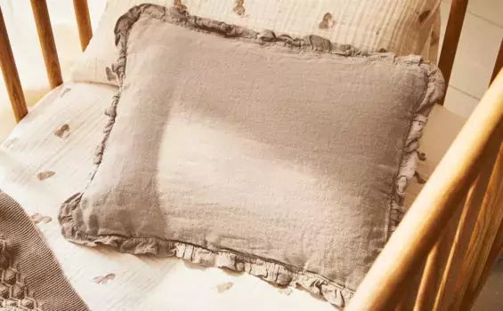 Чехол на подушку из стираного льна Zara Home, цвет Mauve