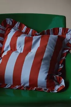 Чехол на подушку с воланом H&M, 50x50 см, синий