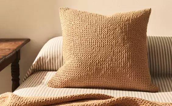 Чехол на подушку вафельной вязки Zara Home, горчично-желтый