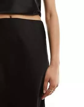 Черная атласная юбка миди со смещением ASOS