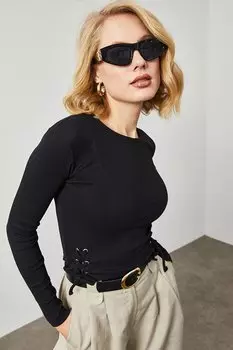 Черная блузка на бретельках с боковыми люверсами 2KXK2-45739-02 XHAN