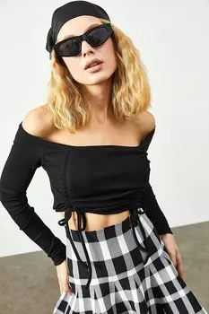 Черная блузка на бретельках со сборками и вырезом «лодочка» 2KXK2-45713-02 XHAN