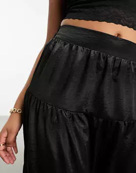 Черная фактурная атласная юбка макси Miss Selfridge