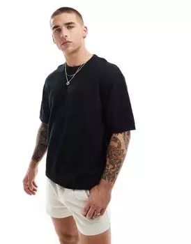 Черная фактурная футболка с узором «елочка» Bershka