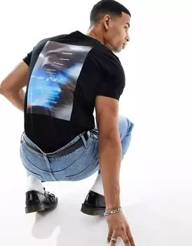 Черная футболка Fred Perry с абстрактным графическим принтом на спине