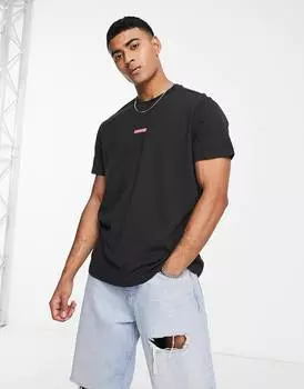 Черная футболка Levi's с небольшим логотипом в виде коробки по центру