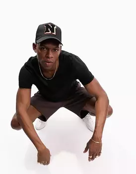 Черная футболка с круглым вырезом ASOS DESIGN Essential