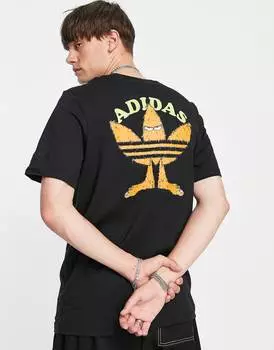 Черная футболка с крупным принтом в виде трилистника и логотипом adidas Originals