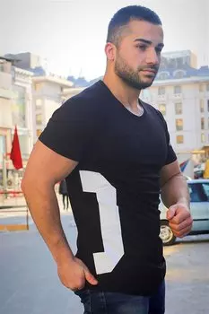 Черная футболка с рекламными рукавами 4102 MADMEXT