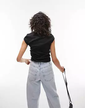 Черная футболка с v-образным вырезом в рубчик Topshop