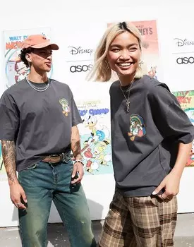 Черная футболка свободного кроя унисекс с принтом Дональда Дака на груди ASOS DESIGN Disney Disney