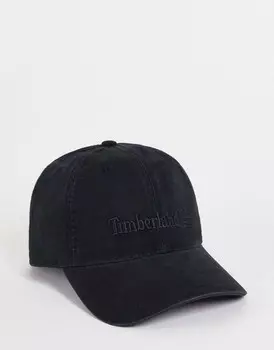 Черная кепка Timberland с логотипом в центре.