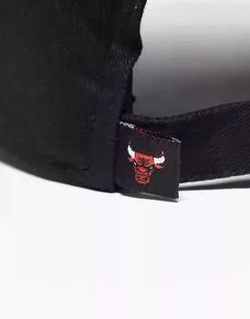Черная кепка унисекс New Era 9twenty Chicago Bulls с красным логотипом
