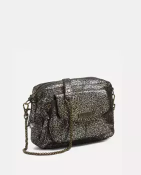 Черная кожаная сумка через плечо с металлическими деталями Pieces