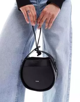 Черная круглая сумка через плечо PASQ с ремешком на запястье