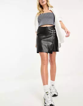 Черная мини-юбка из искусственной кожи с запахом и застежкой River Island
