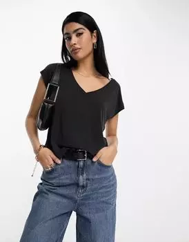 Черная мягкая драпирующаяся футболка с V-образным вырезом Vila