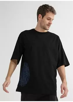 Черная мужская футболка с круглым вырезом с принтом Black On Black