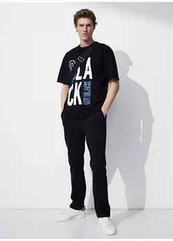 Черная мужская футболка с круглым вырезом с принтом Black On Black